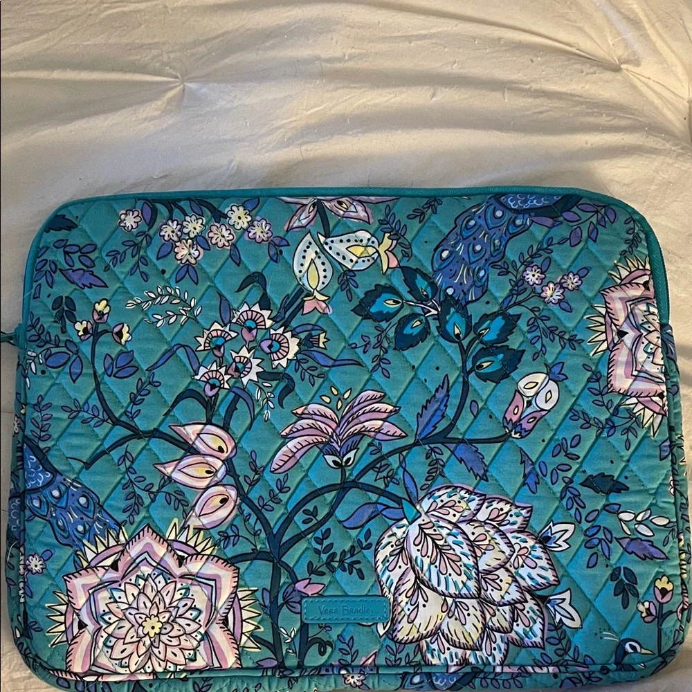 NWT Vera Bradley Quilted Laptop Sleeve in Peacock Garden